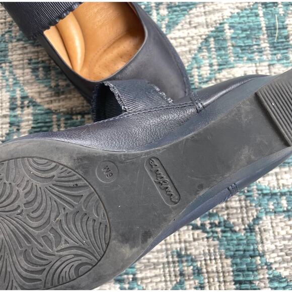 Nurture Navy Blue Leather Wedge Heels with Ribbed Strap - Women's 6M - Picture 5 of 6